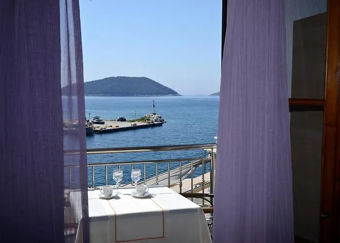 Oasis Deluxe Apartment